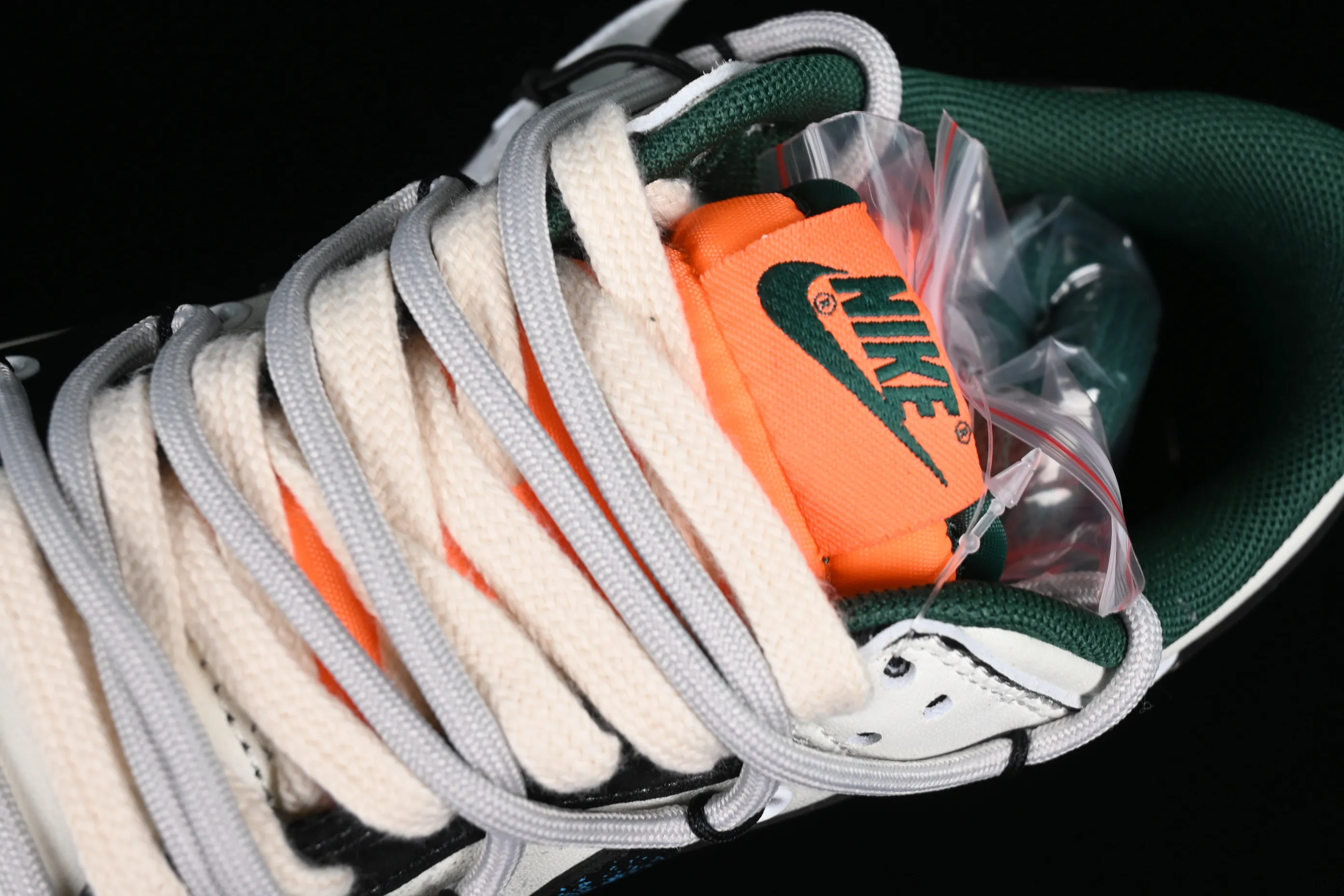 All Categories Nk SB Dunk Series Nk SB Dunk Low Low-top sneakers Nk Dunk Low "Miami Hurricanes" Space Exploration Star Trek Customized version of deconstructed straps retro distressed low-top sneakers DD1391-300